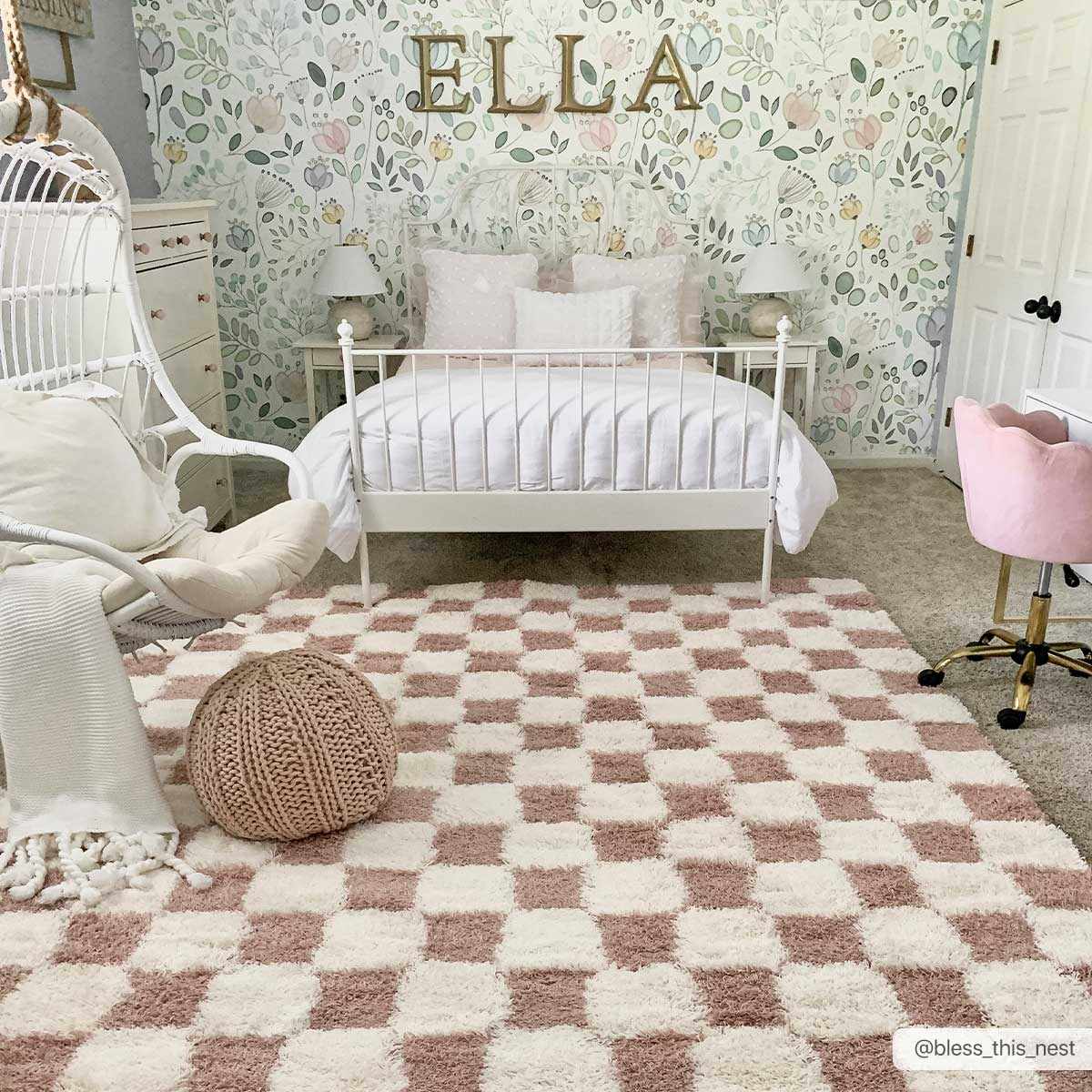 🦩 Pink Checkered Shag Rug