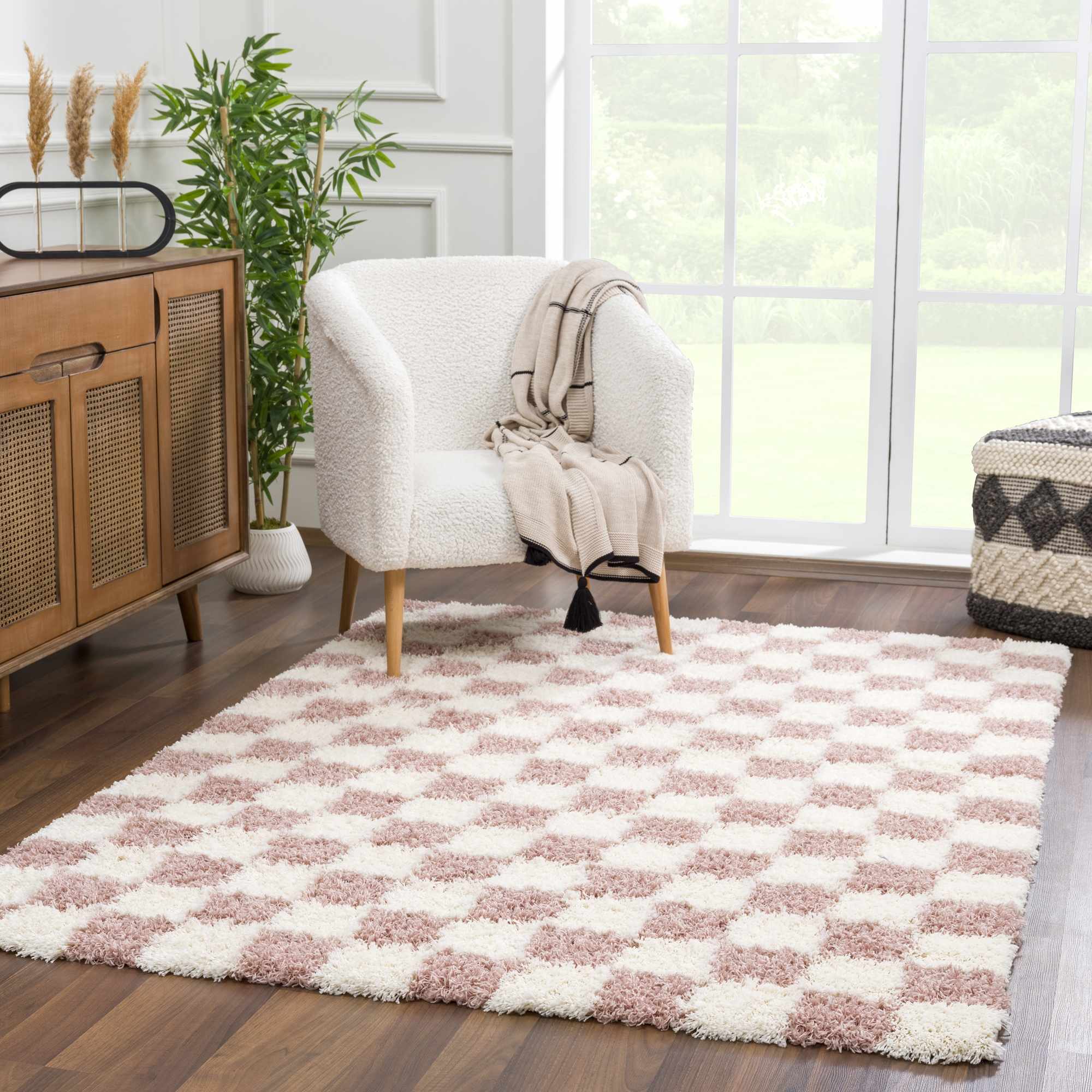 🦩 Pink Checkered Shag Rug